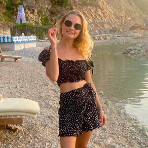𝅺🖤 Unique black white polka dot crop top and high rise wrap shorts set - si…​